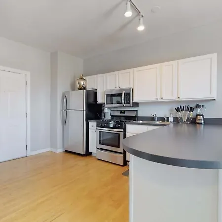 Sleek Urban Retreat Steps From Il Med District Apartment